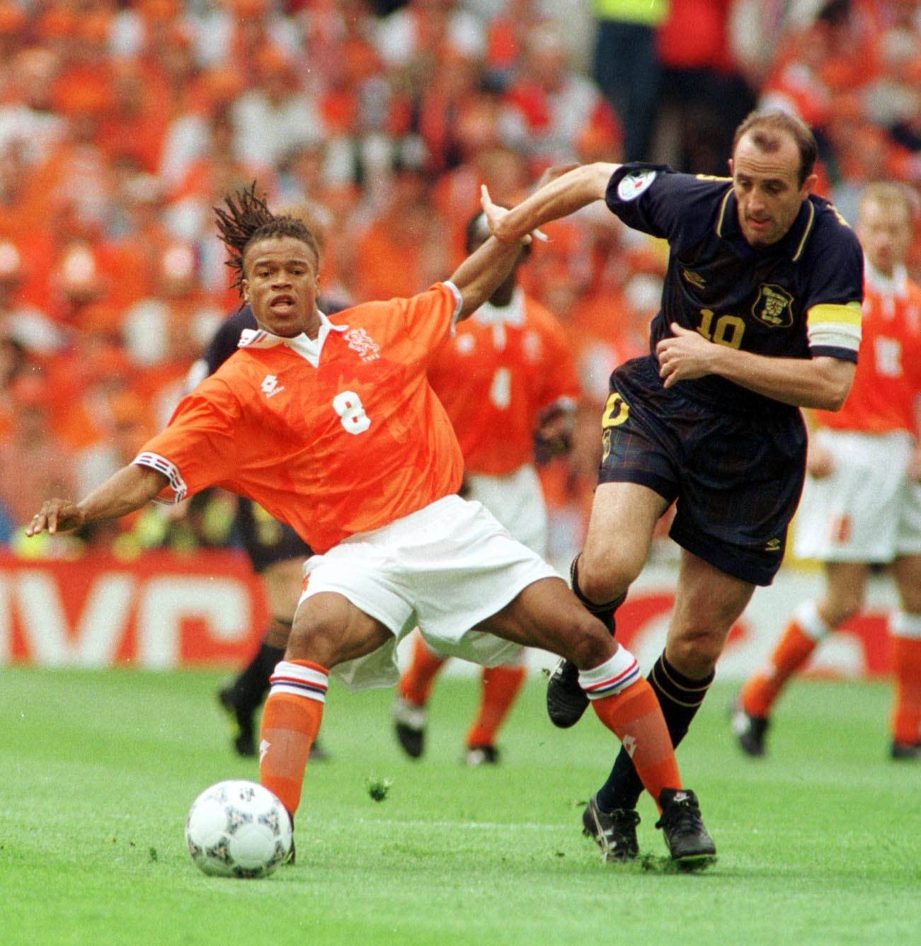  Edgar Davids (left) struggles to cope with Scotland captain Gary McAllister. (Photo by SNS Group)