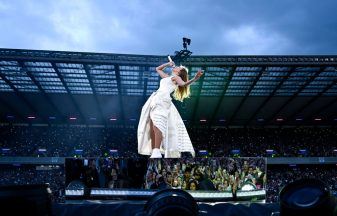 Taylor Swift congratulates newly engaged couple during three hour set at Murrayfield