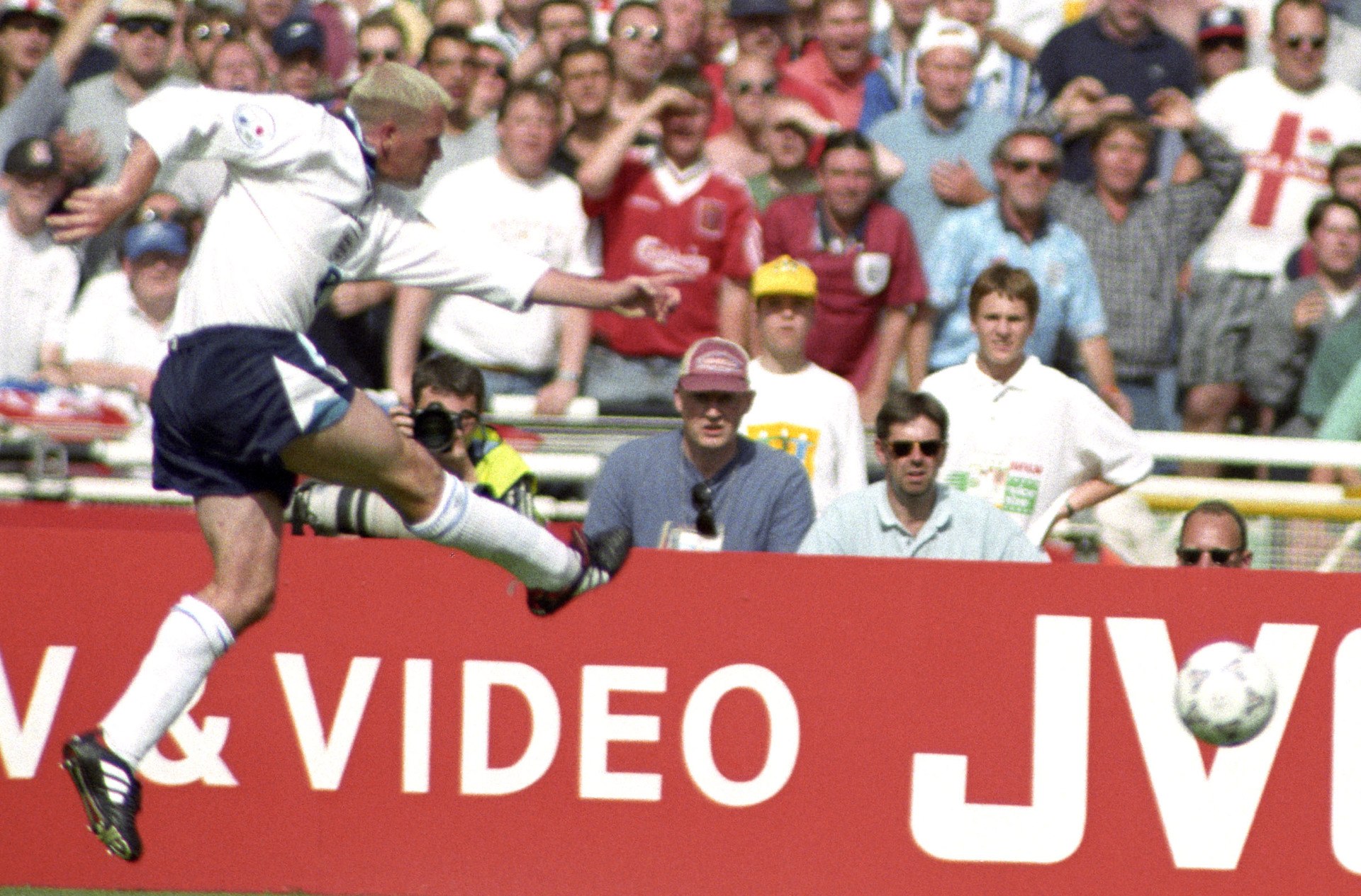Magic from Paul Gascoigne put England 2-0 up against Scotland. (Photo by SNS Group)