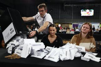 Election Live: SNP suffer early losses as Labour make huge gains