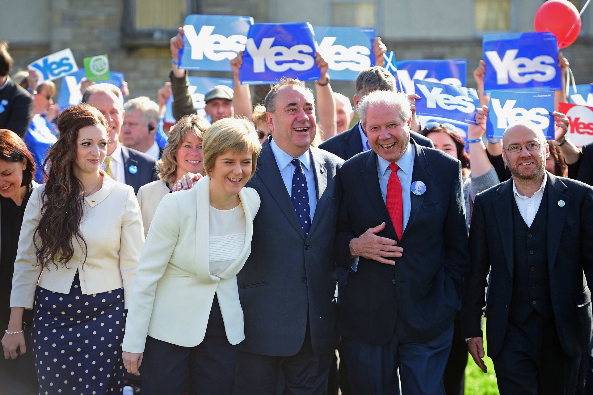 Deputy First Minister Nicola Sturgeon, First Minister Alex Salmond and former deputy leader of the SNP Jim Sillars campaign with activists in 2014.