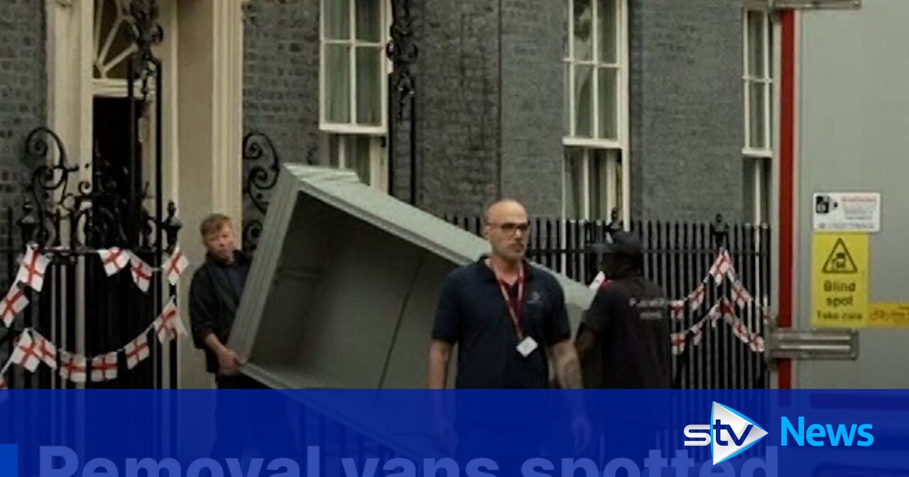 removal-vans-spotted-outside-no-10-as-sunak-replaced-by-starmer-stv-news