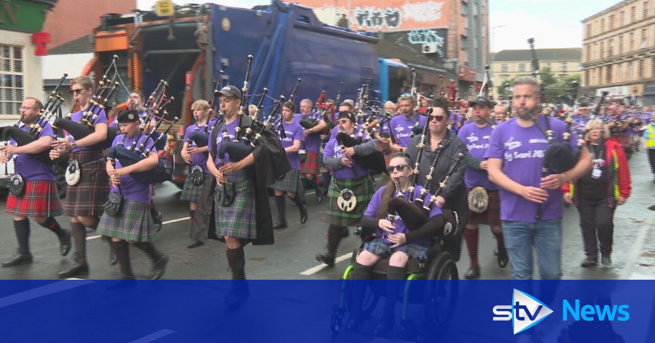 Hundreds line streets to celebrate Scotland’s biggest week of bagpipes