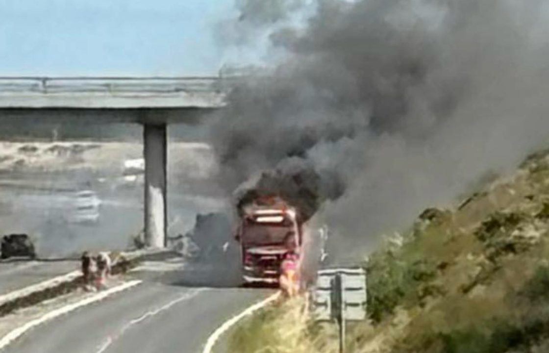 Lorry fire closes A90 as drivers urged to avoid area in Aberdeenshire