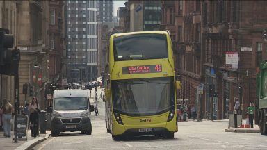 Burnham offers help to bring Glasgow’s buses back into public control