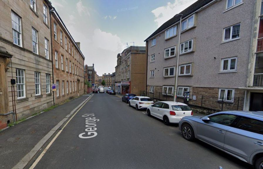 Common Itesm Paisley homes evacuated after 'suspicious items' found in common close ...