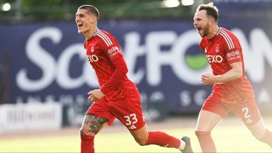 Aberdeen’s impressive start continues with win at Dundee