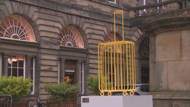 Artist presents sculpture to remember refugees in Scotland