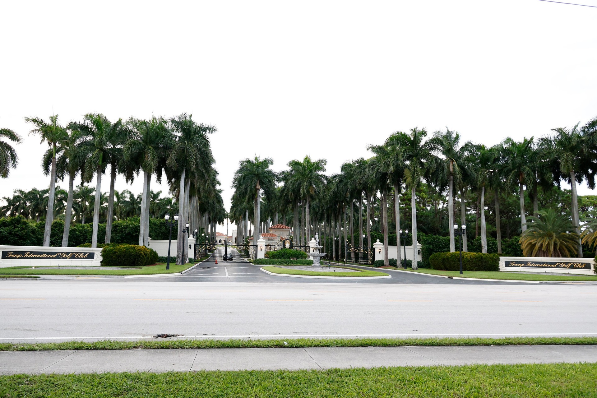 The main entrance of Trump International Golf Club after police closed off the area in West Palm Beach, Florida (Terry Renna/AP) 