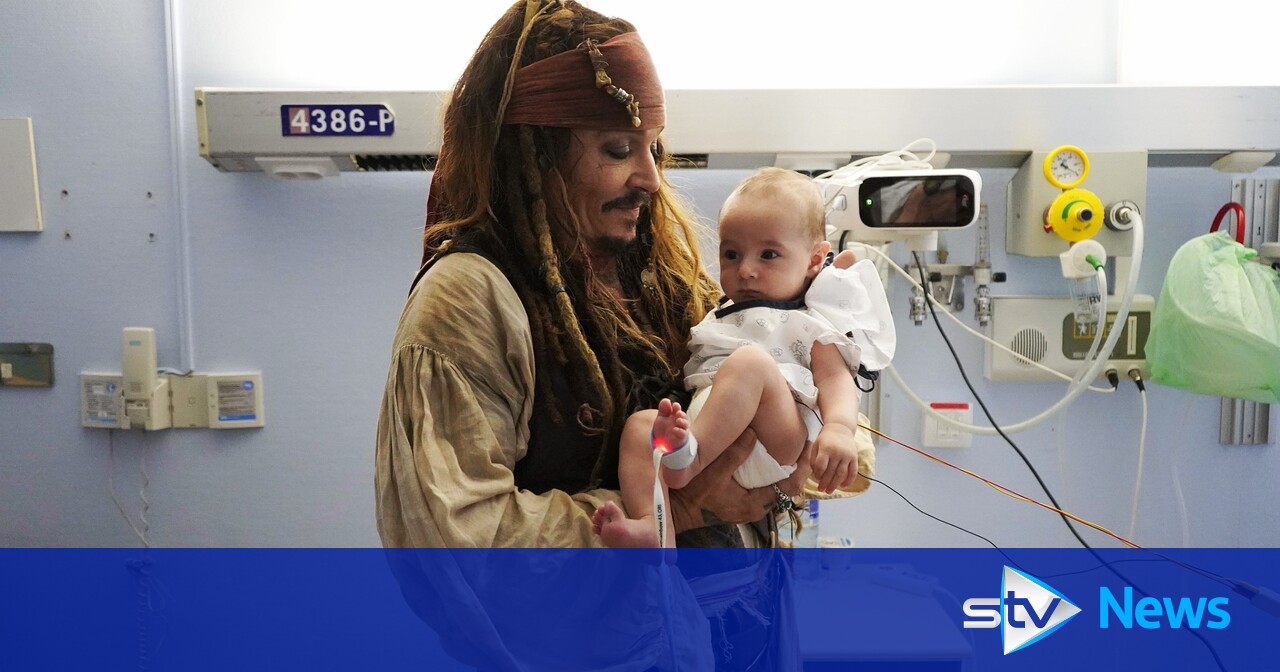 Johnny Depp surprises children in hospital dressed as Captain Jack Sparrow