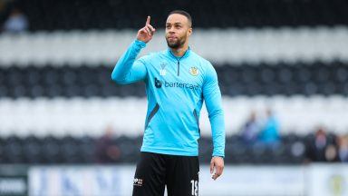 Charles Dunne returns to St Mirren on short-term contract