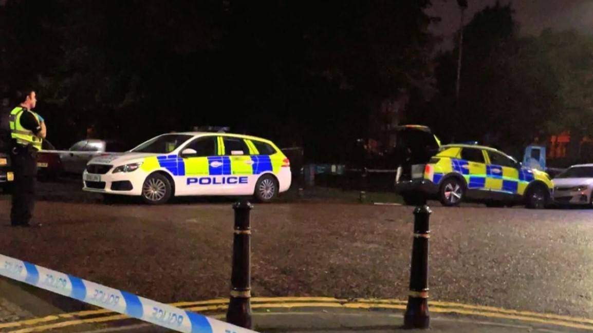 Man in hospital following alleged stabbing on Leslie Street in Pollokshields as suspect arrested