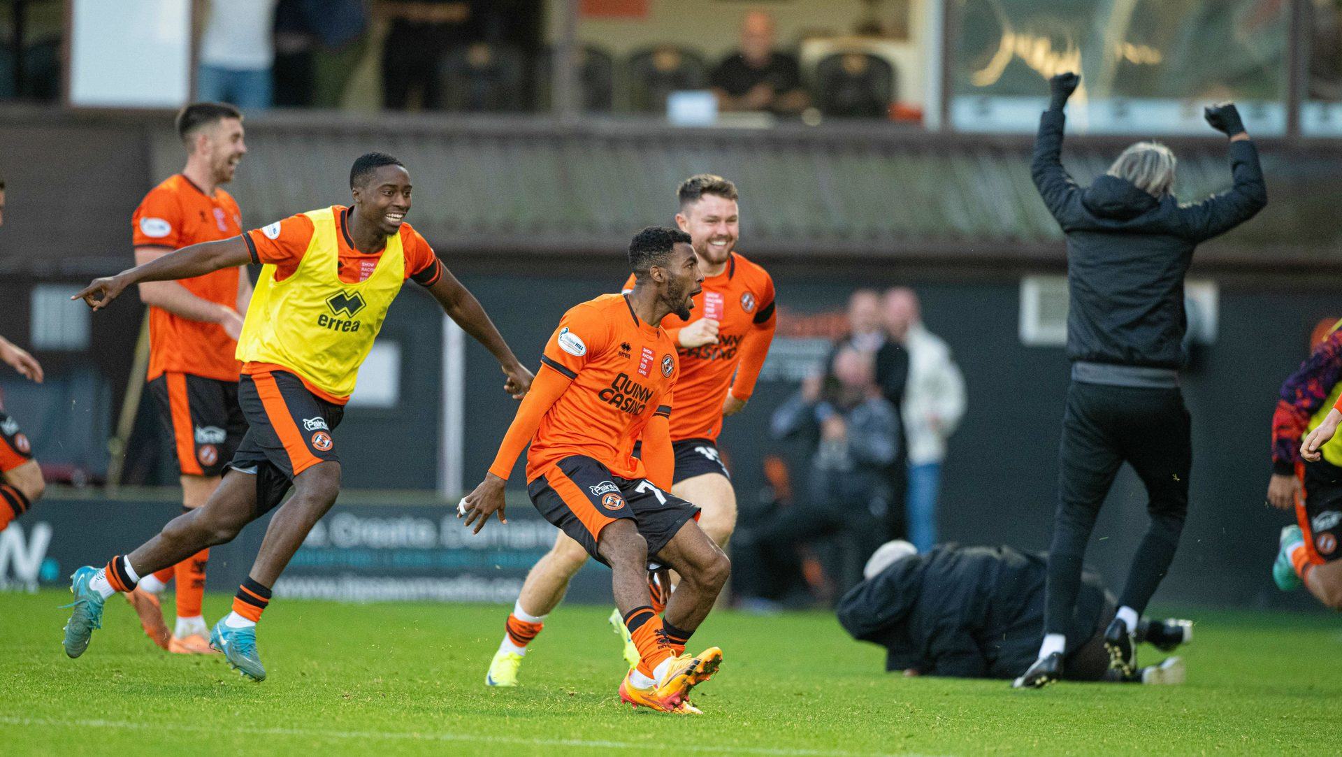 Jim Goodwin took a tumbles as Meshack Ubochioma celebrated scoring to make it 3-2 against Hibernian. (Photo by Paul Devlin / SNS Group)