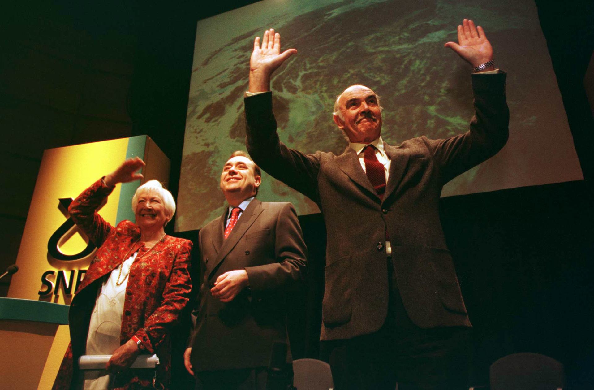 (Original Caption) Sean Connery at the SNP congress with Winnie Ewing (MEP) and Alex Salmond. (Photo by Colin McPherson/Sygma via Getty Images)