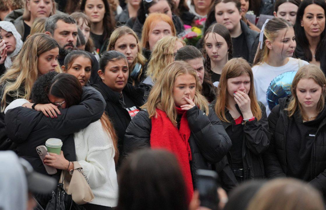 Thousands of Liam Payne fans hold memorials worldwide for One Direction singer