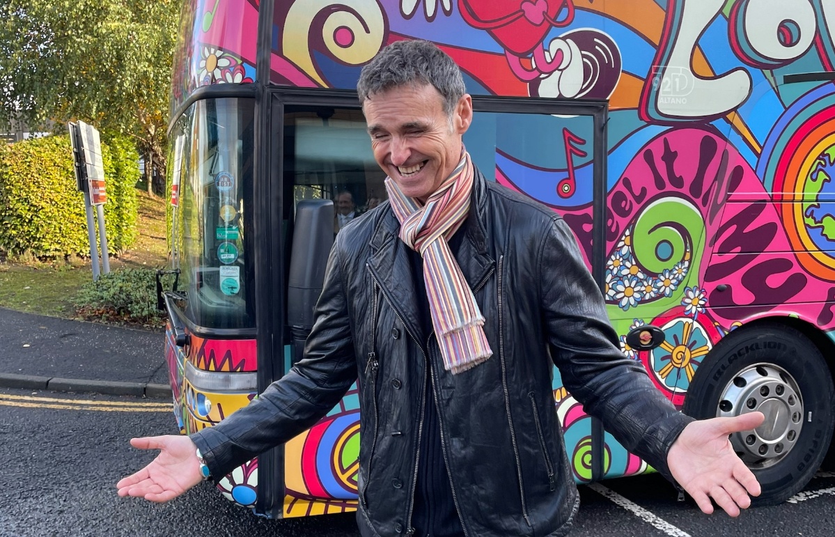 Marti Pellow has rereleased a special version of Wet Wet Wet's 'Love Is All Around'.