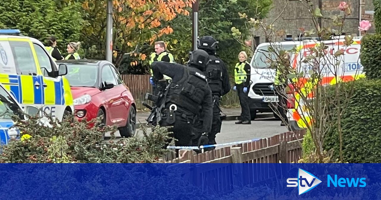 Armed police called to Dunfermline street as area cordoned off amid