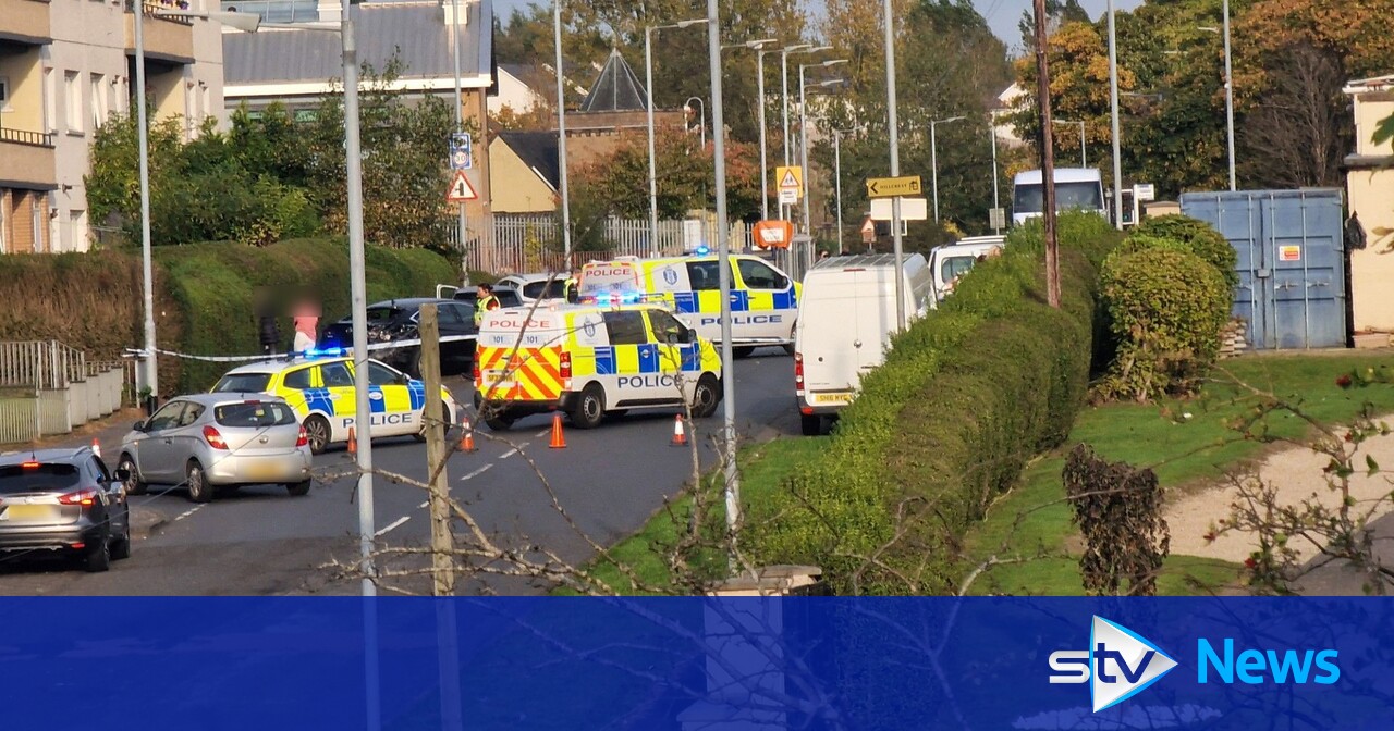 Police called to five-car crash on Glasgow street as road closed | STV News