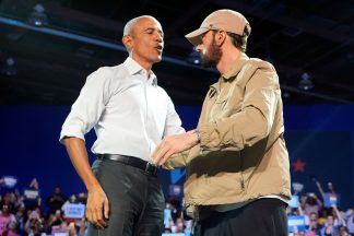 Barack Obama raps Lose Yourself after introduction from Eminem at rally