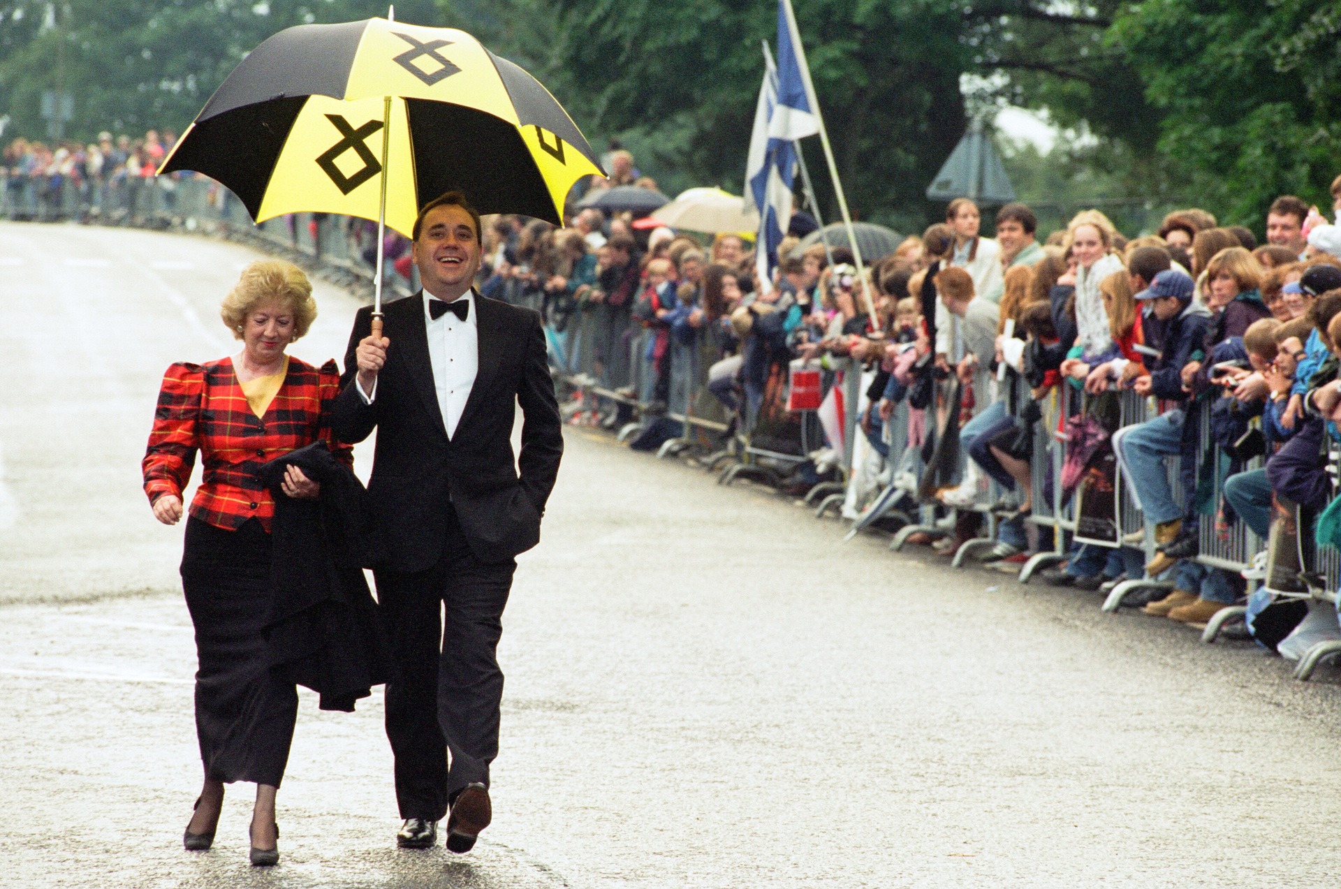 Alex Salmond attends the premiere of Braveheart in Stirling, Scotland. 3rd September 1995. (Photo by Staff/Mirrorpix/Getty Images)