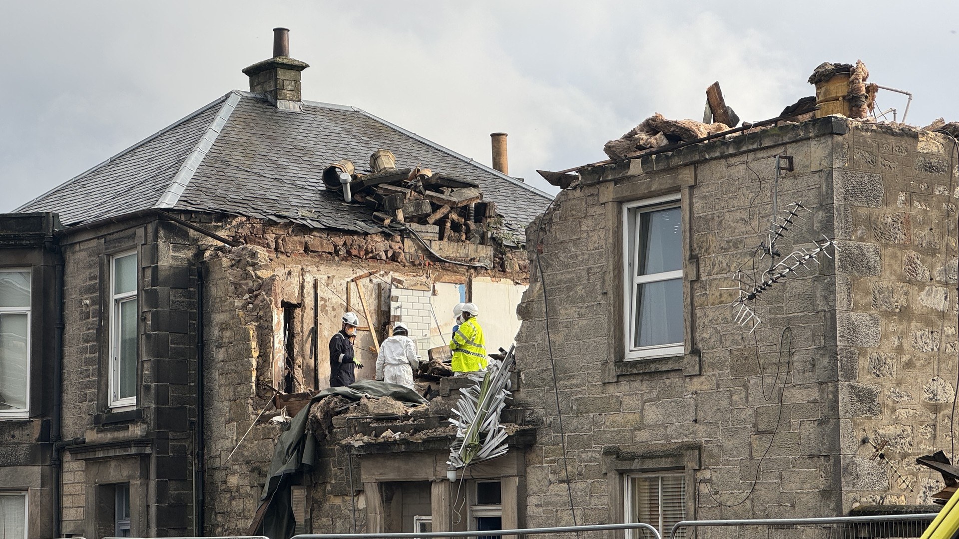 An investigation to establish the source of the explosion in Alloa is ongoing