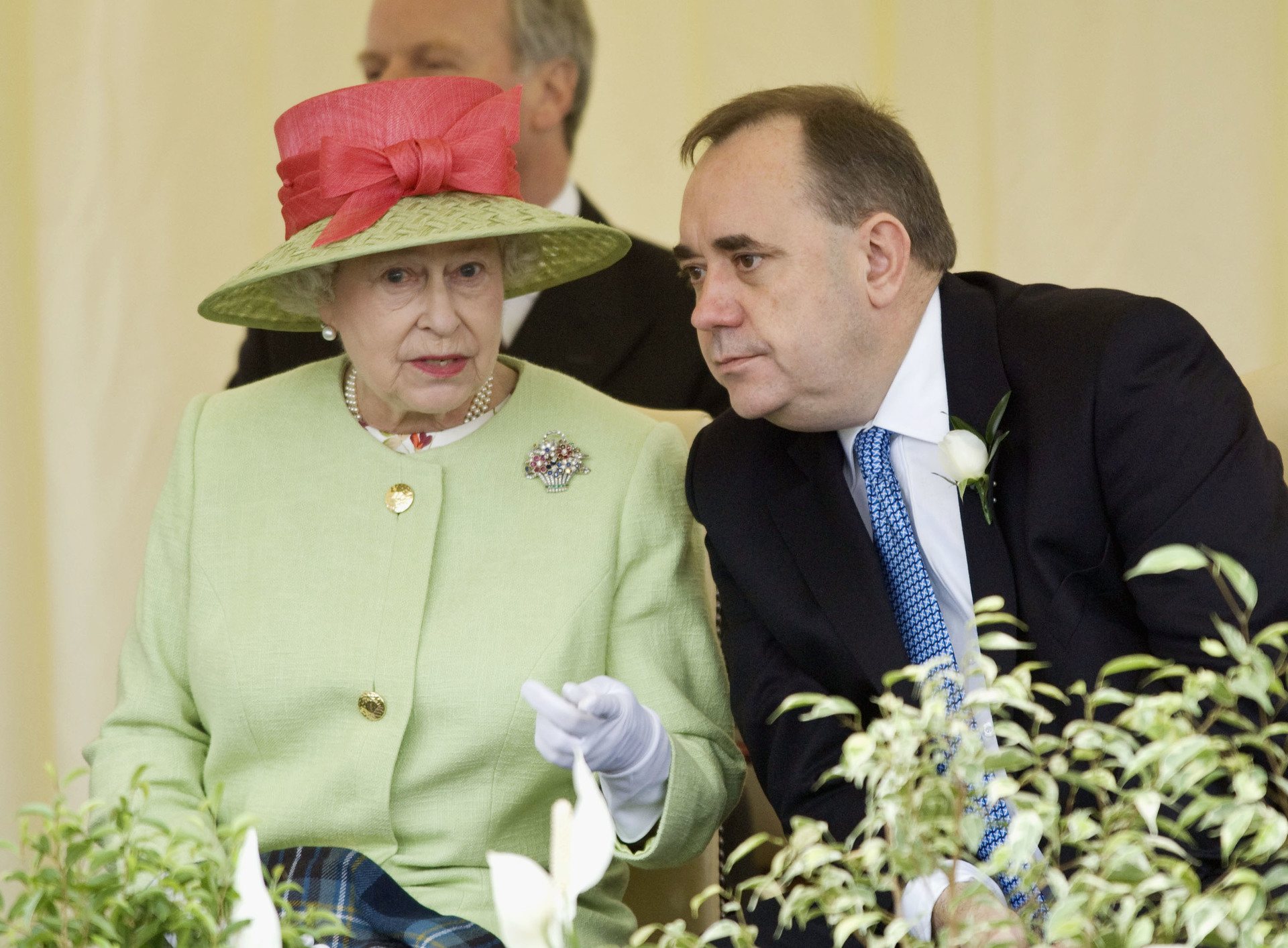 EDINBURGH - JUNE 30 : Queen Elizabeth II and Scotland's First Minister Alex Salmond watch the Riding procession go past at the opening of the third session of the Scottish Parliament on June 30, 2007 in Edinburgh, Scotland.  Alex Salmond, Scotland's first minister, has reaffirmed his commitment to independence and Queen Elizabeth II paid tribute to the 'pioneering spirit' of the Scottish in her parliamentary address. She is wearing a hat by Philip Somerville.  (Photo by Wattie Cheung/Getty Images)