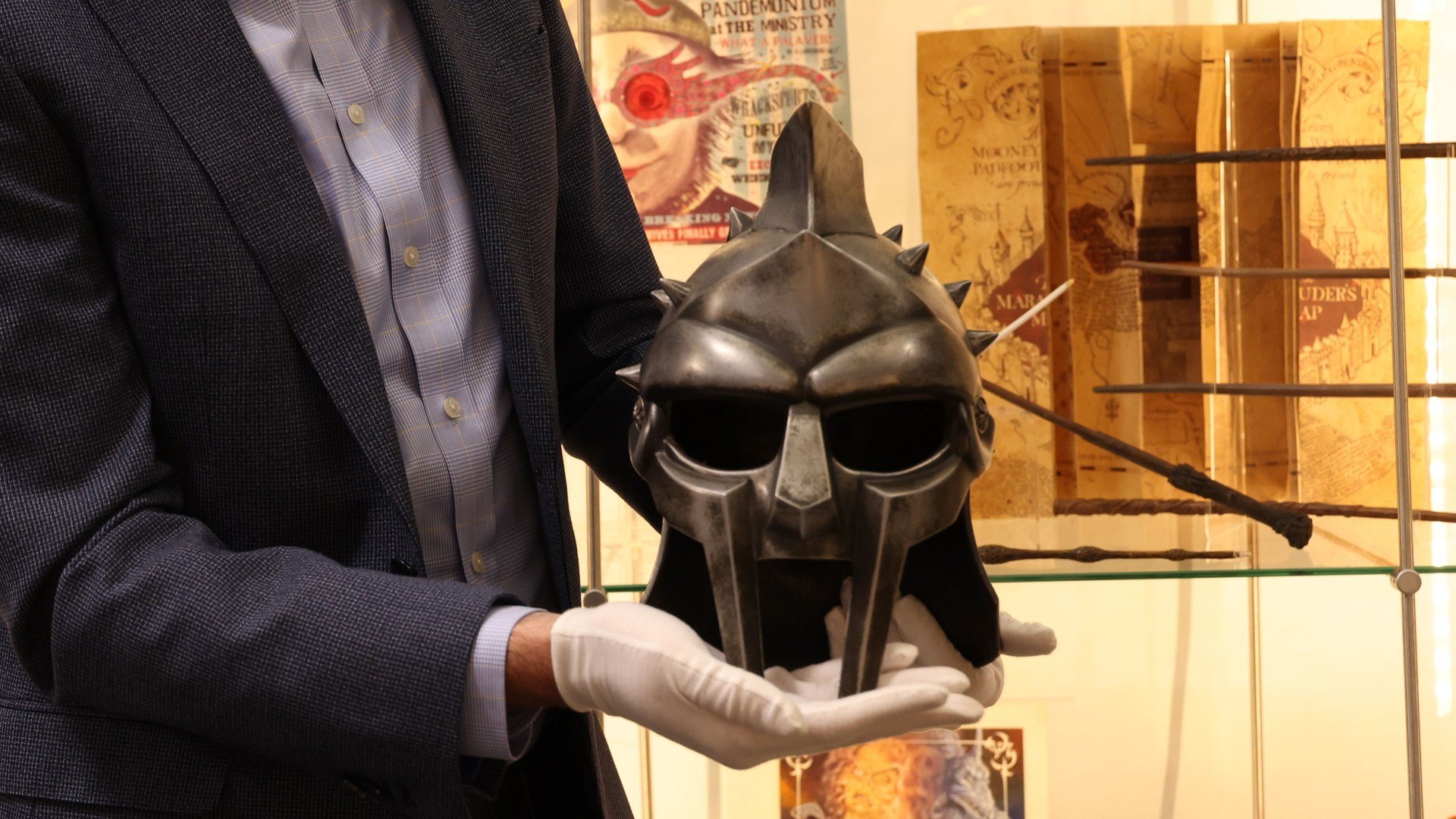 Maximus' helmet and mask from Ridley Scott epic Gladiator is expected to be sold for between £100,000 and £200,000