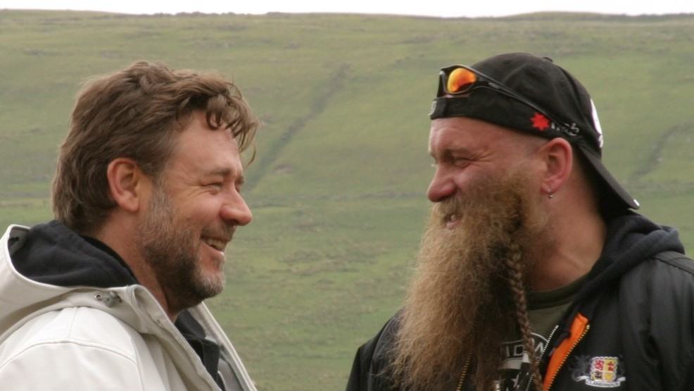 Gladiator star Russell Crowe donates £5,000 to save Scottish friend’s leg