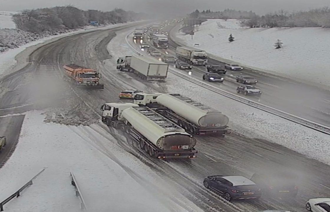 M80 blocked after two lorries lose traction on road in North Lanarkshire