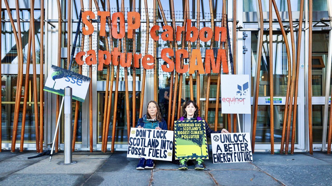 Environmental activists lock themselves to Holyrood in protest of proposed Peterhead power station