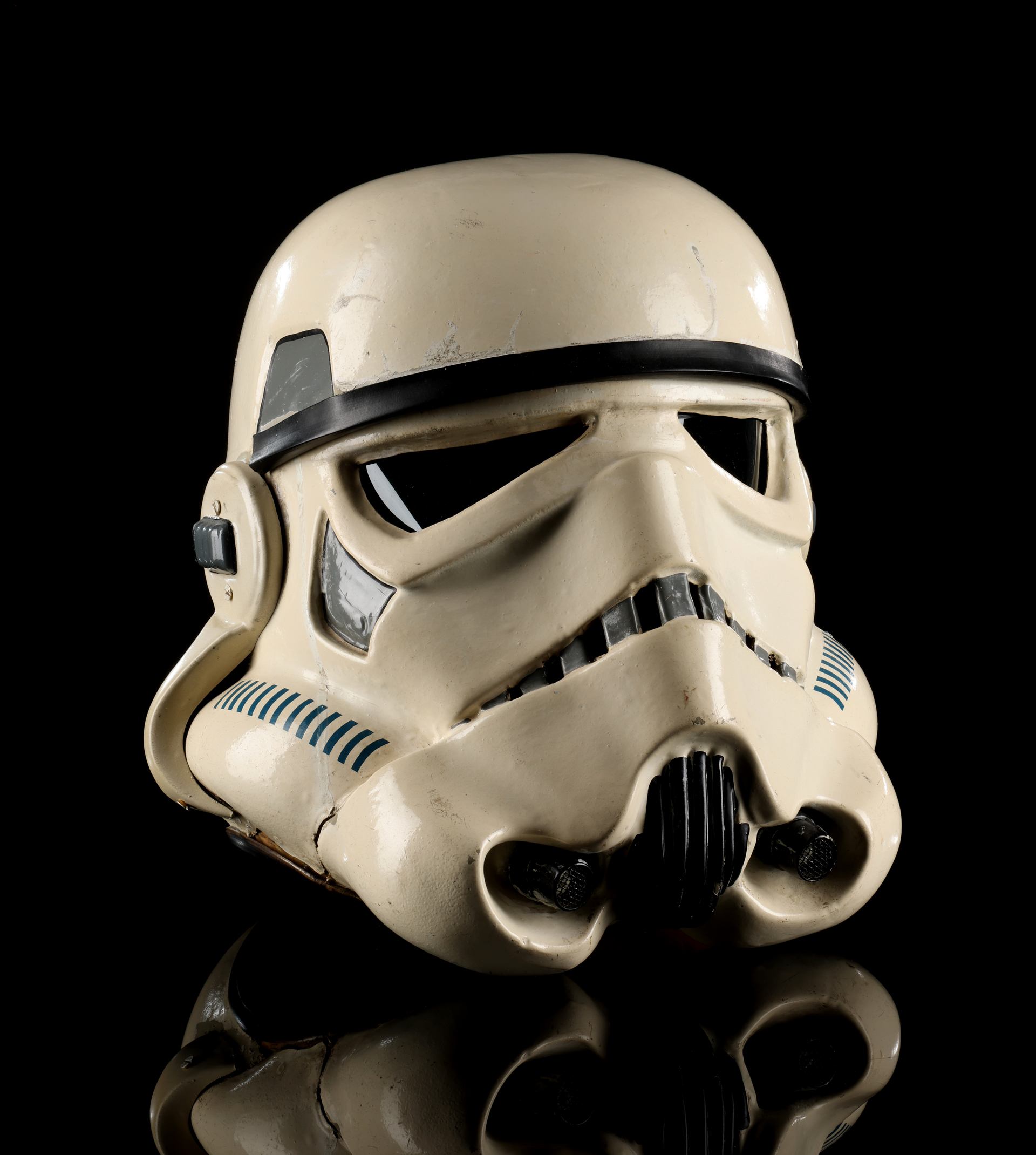 Other standout lots included a screen-matched Sandtrooper helmet from Star Wars: A New Hope which sold for £327,600.