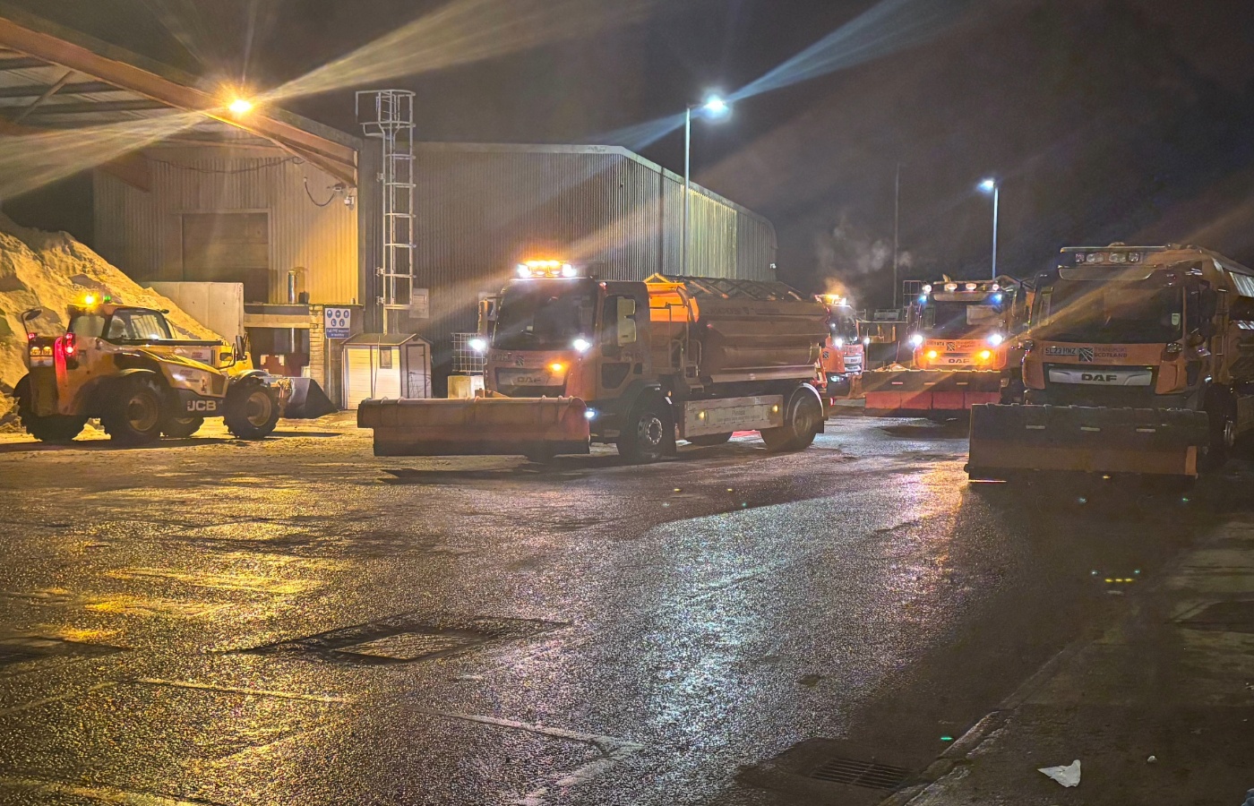 Gritters out during the night in Perth amid weather warning 