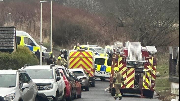 Public urged to avoid street amid large emergency response in Cowdenbeath, Fife