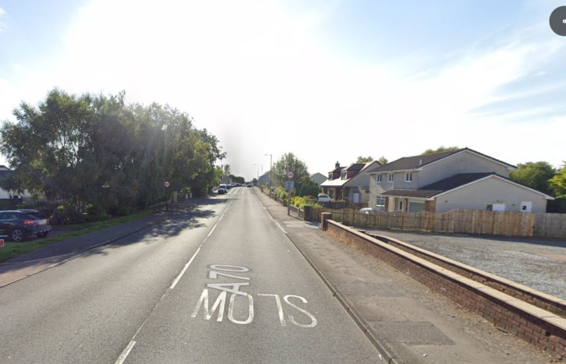 A70 closed after three-vehicle crash as drivers urged to avoid area near Coylton