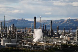 Swinney raises union’s plan to save Grangemouth with Starmer