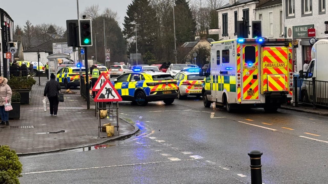 Man arrested and street closed after disturbance involving ‘bladed weapon’ in Cumbernauld shop