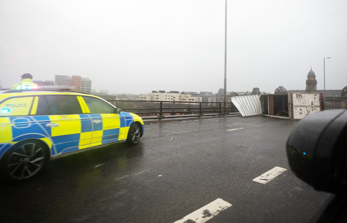 Storm Eowyn: Lorry overturns on M8 Kingston Bridge as hurricane-force winds batter Scotland