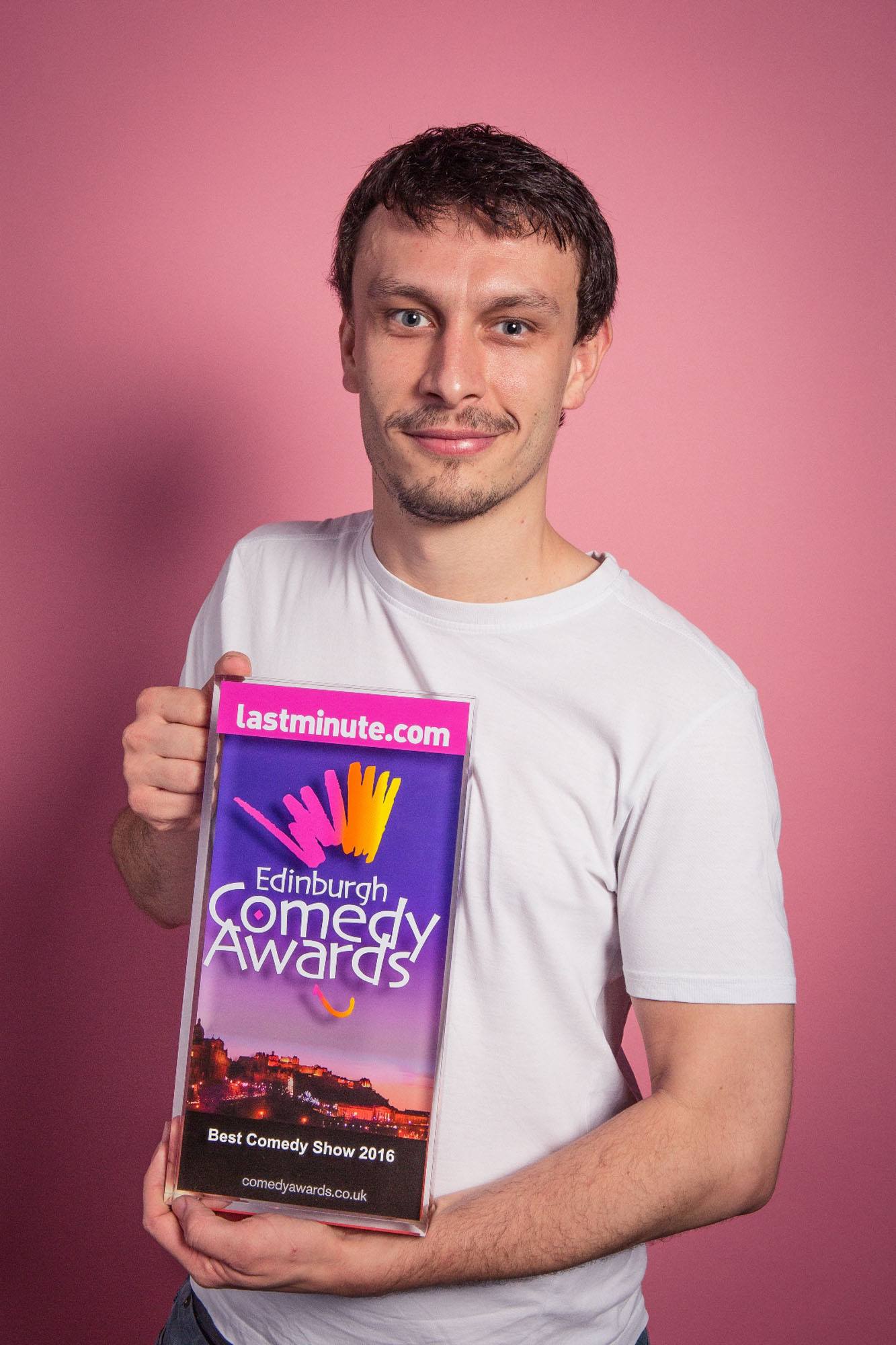 Scottish comedian Richard Gadd with his best comedy show 2016 prize at the Edinburgh Comedy Awards. (The Other Richard/Arthur Leone) 