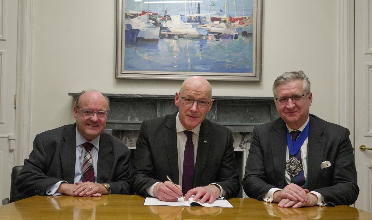 First Minister signs agreement with City of London to bolster finance sector