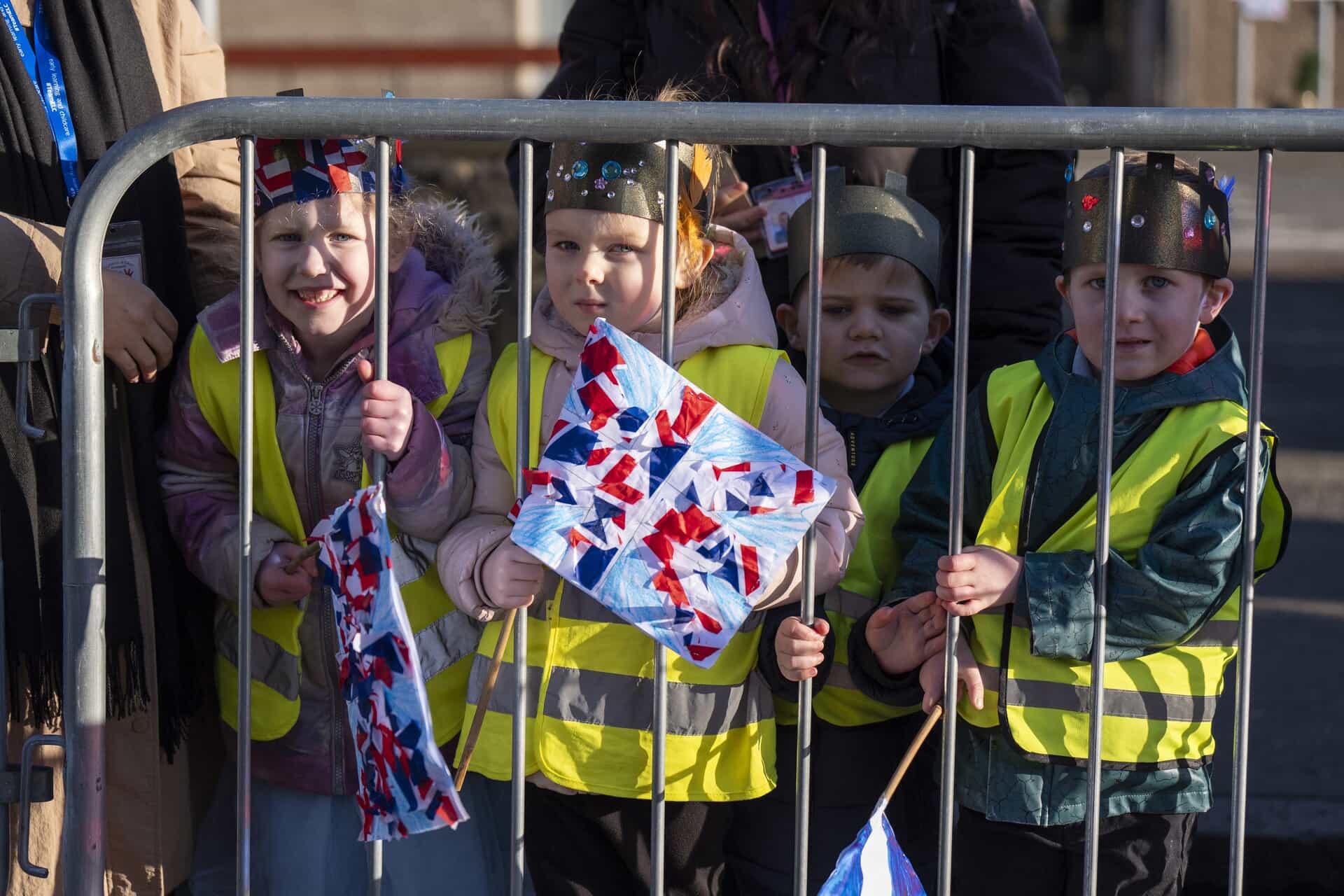 Nursery children await the King’s arrival 