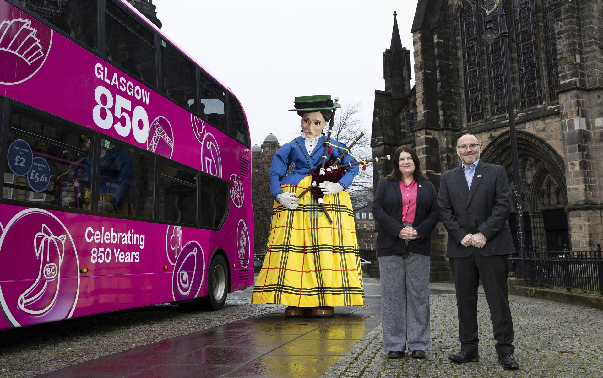 Leader of the Council, councillor Susan Aitken, Graeme Macfarlan, First Bus Scotland commercial director, Bessy the Bagpiper.