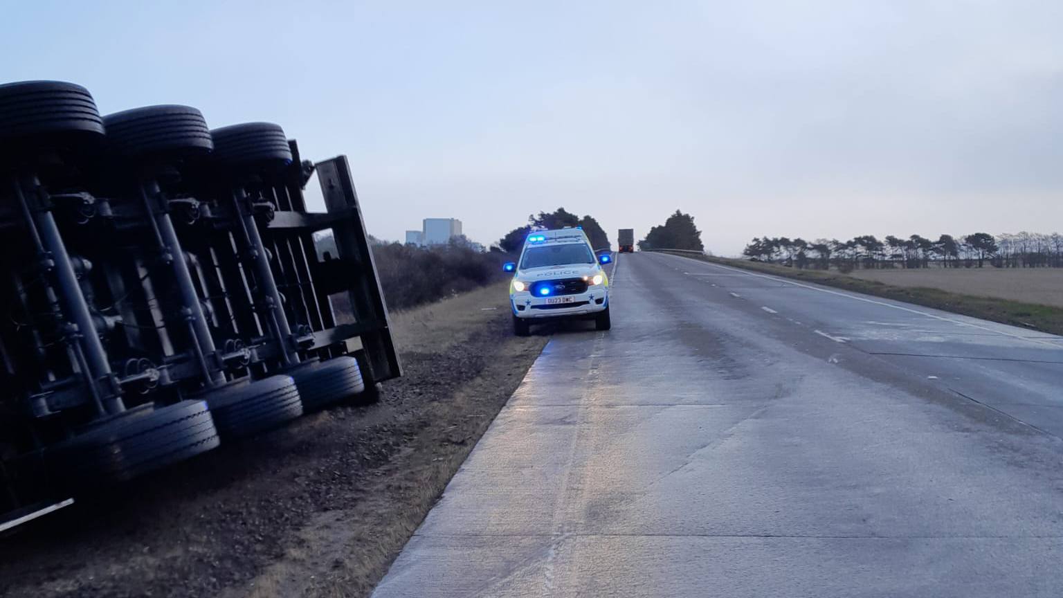 A stretch of the A1 has been shut due to multiple overturned vehicles, including a lorry, in East Lothian. 