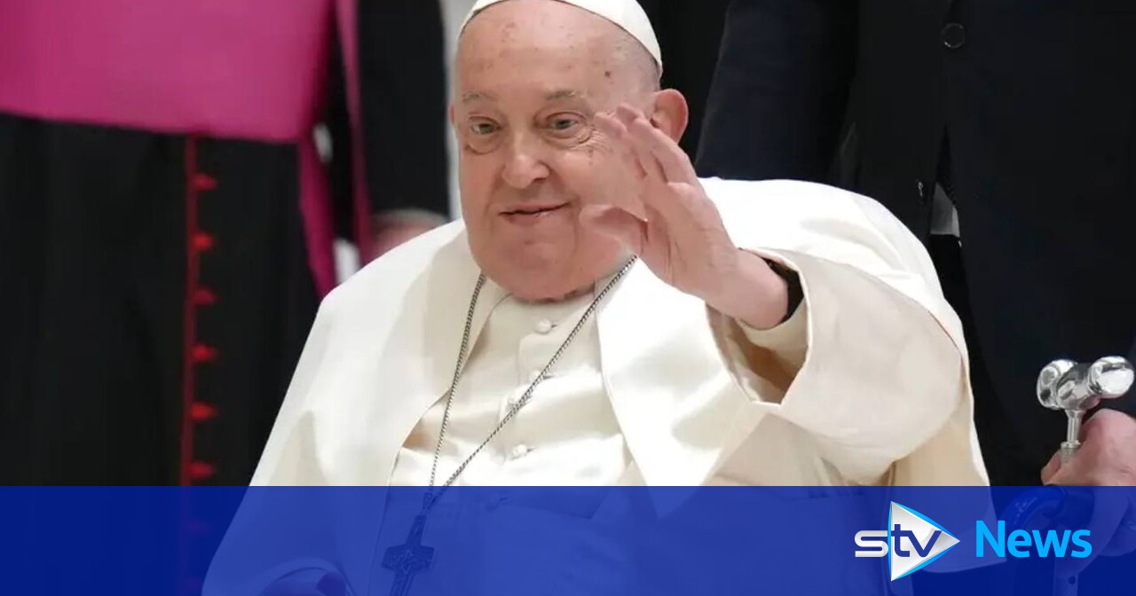 Vatikan sagt, Papst Franziskus sei nach „langer asthmatischer Atemkrise“ ...