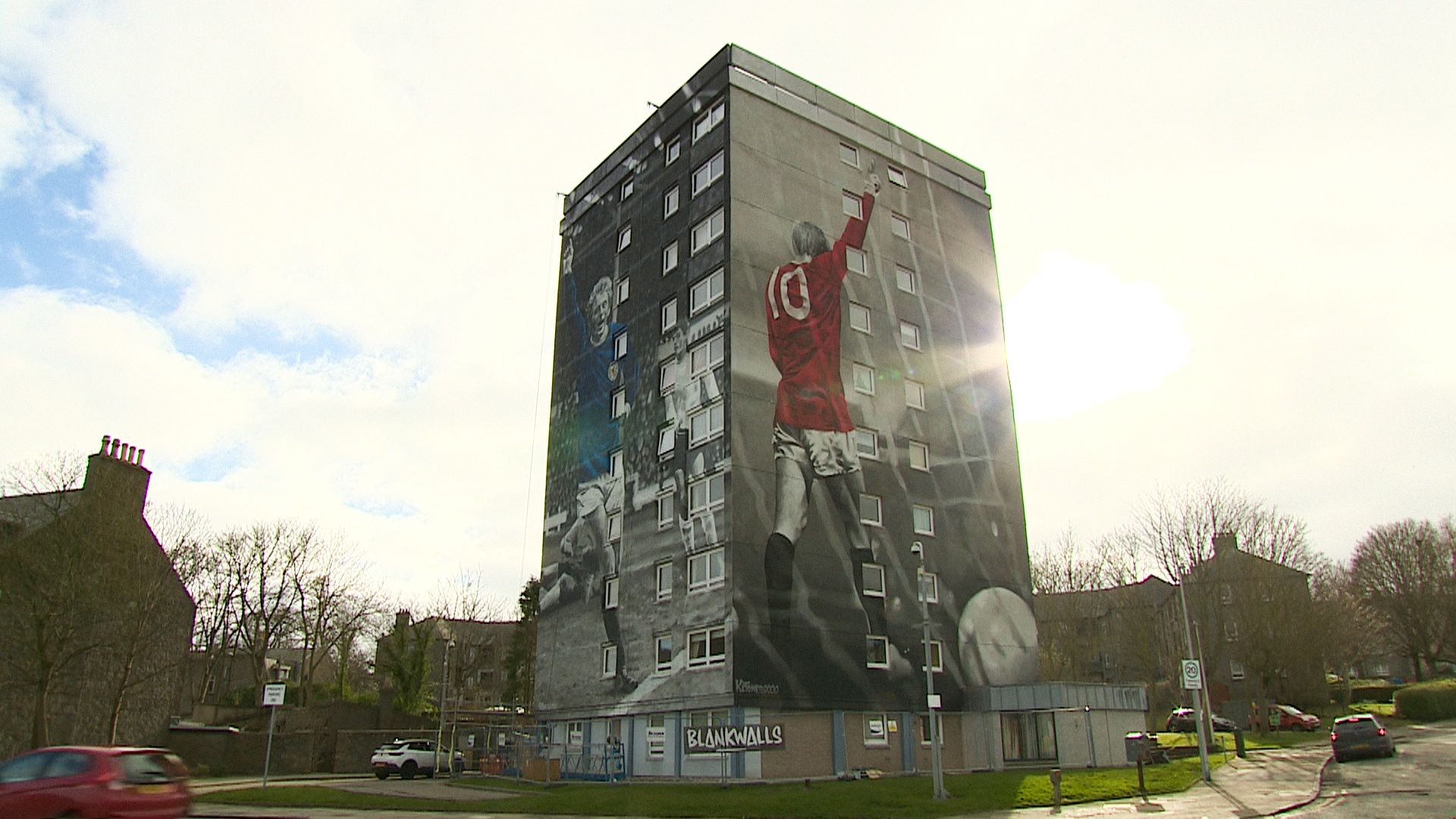 The murals show Law playing for Scotland on one side and Manchester United on the other.