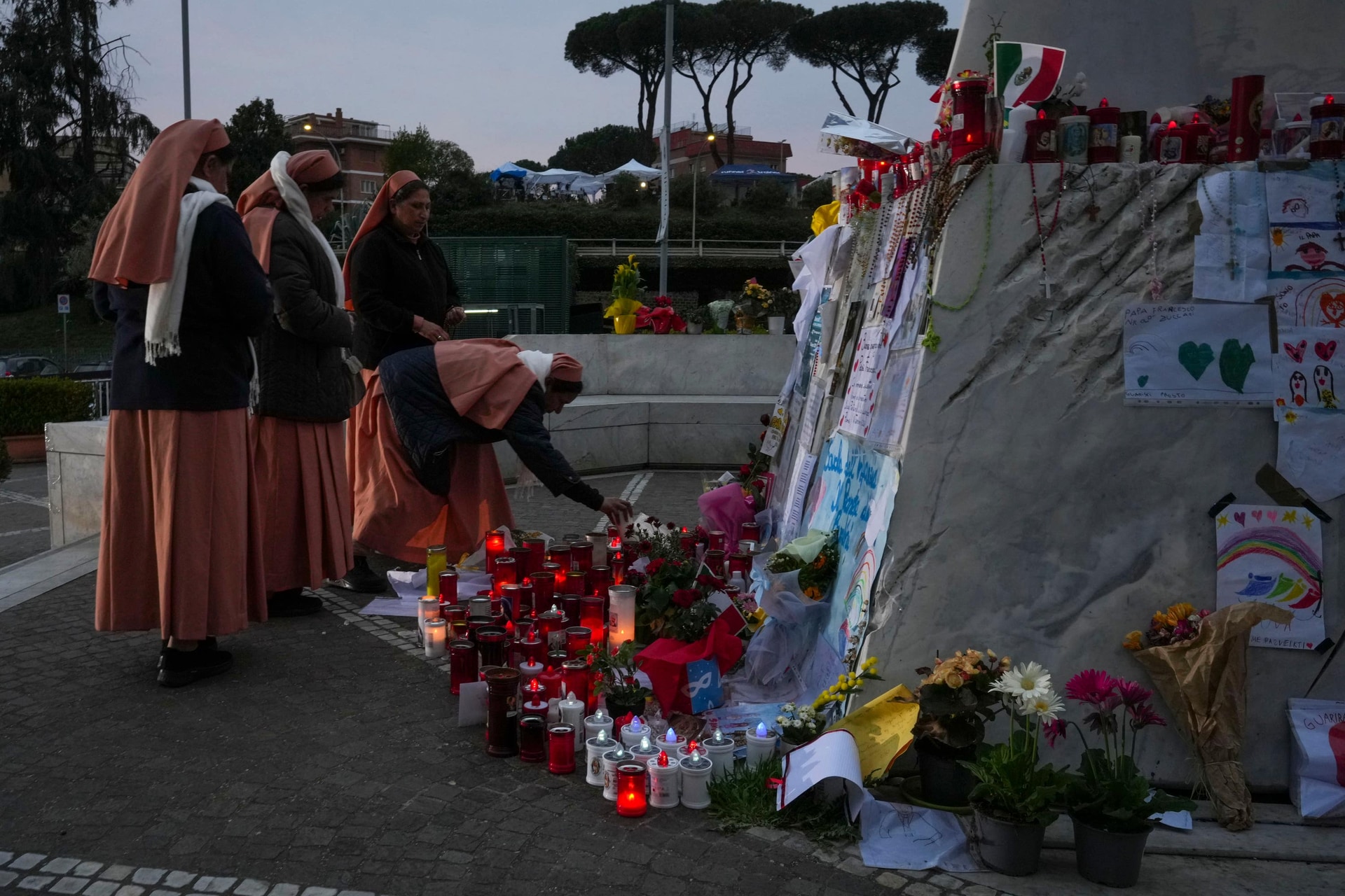 Nuns pray for Pope Francis in front of the Agostino Gemelli Polyclinic, in Rome (AP Photo/Andrew Medichini) 