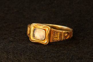 19th century ring linked to Scottish geologist found on South African beach