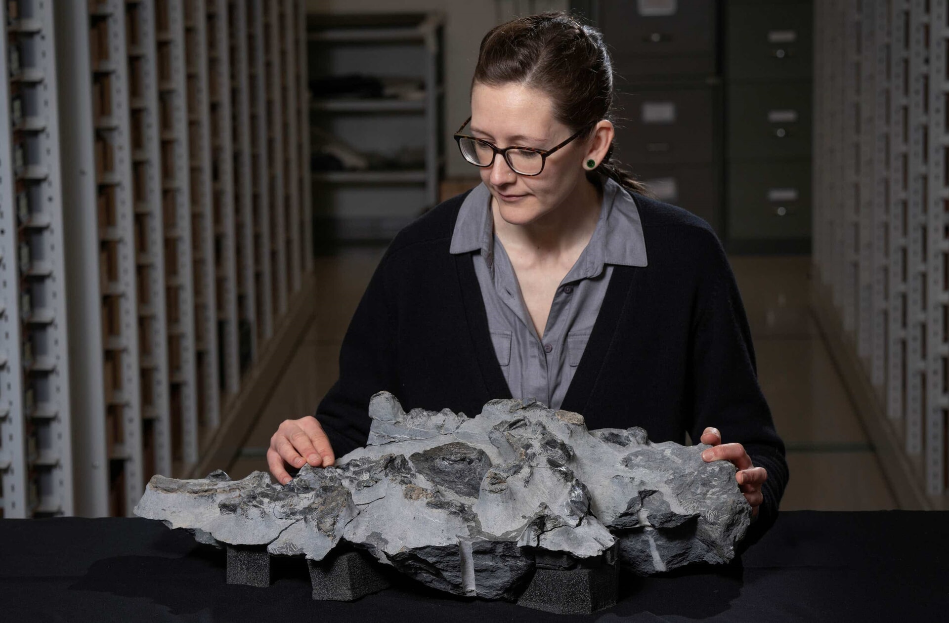 Lead researcher Elsa Panciroli with the Elgol dinosaur.