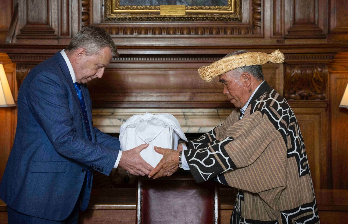 Professor Sir Peter Mathieson and Mr Okawa Masaru, executive director of the Ainu Association of Hokkaido, during the formal repatriation ceremony (Neil Hanna/PA)