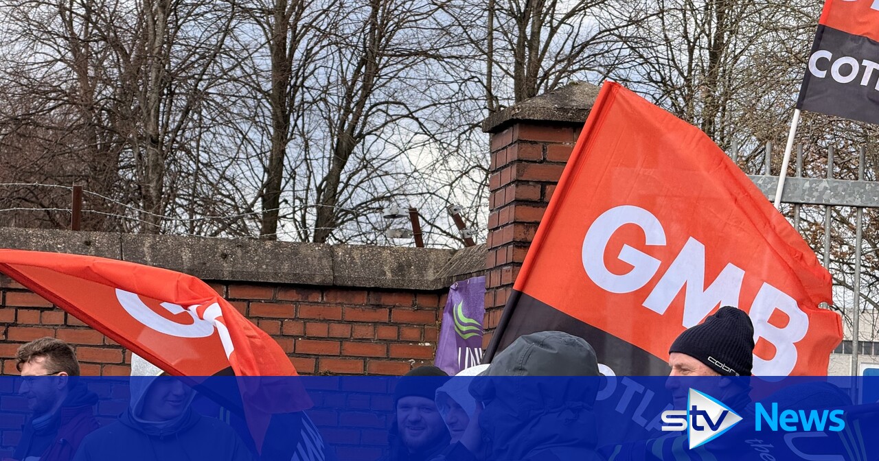 Scottish Water staff strike over pay dispute | STV News
