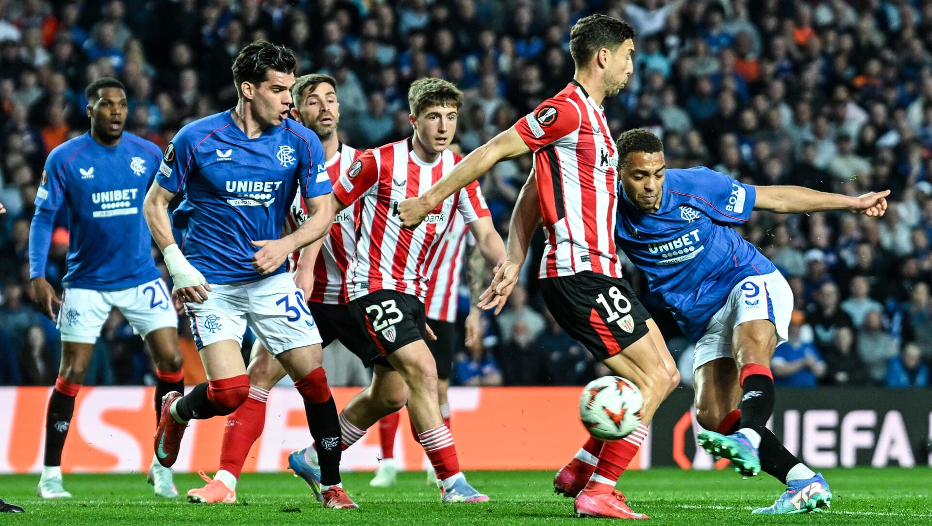 Cyriel Dessers (R) would be Steven Naismith's pick to lead the attack. (Photo by Rob Casey / SNS Group)